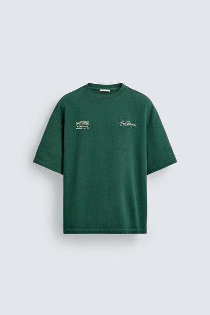 T-SHIRT COM MENSAGENS ESTAMPADAS EM CONTRASTE