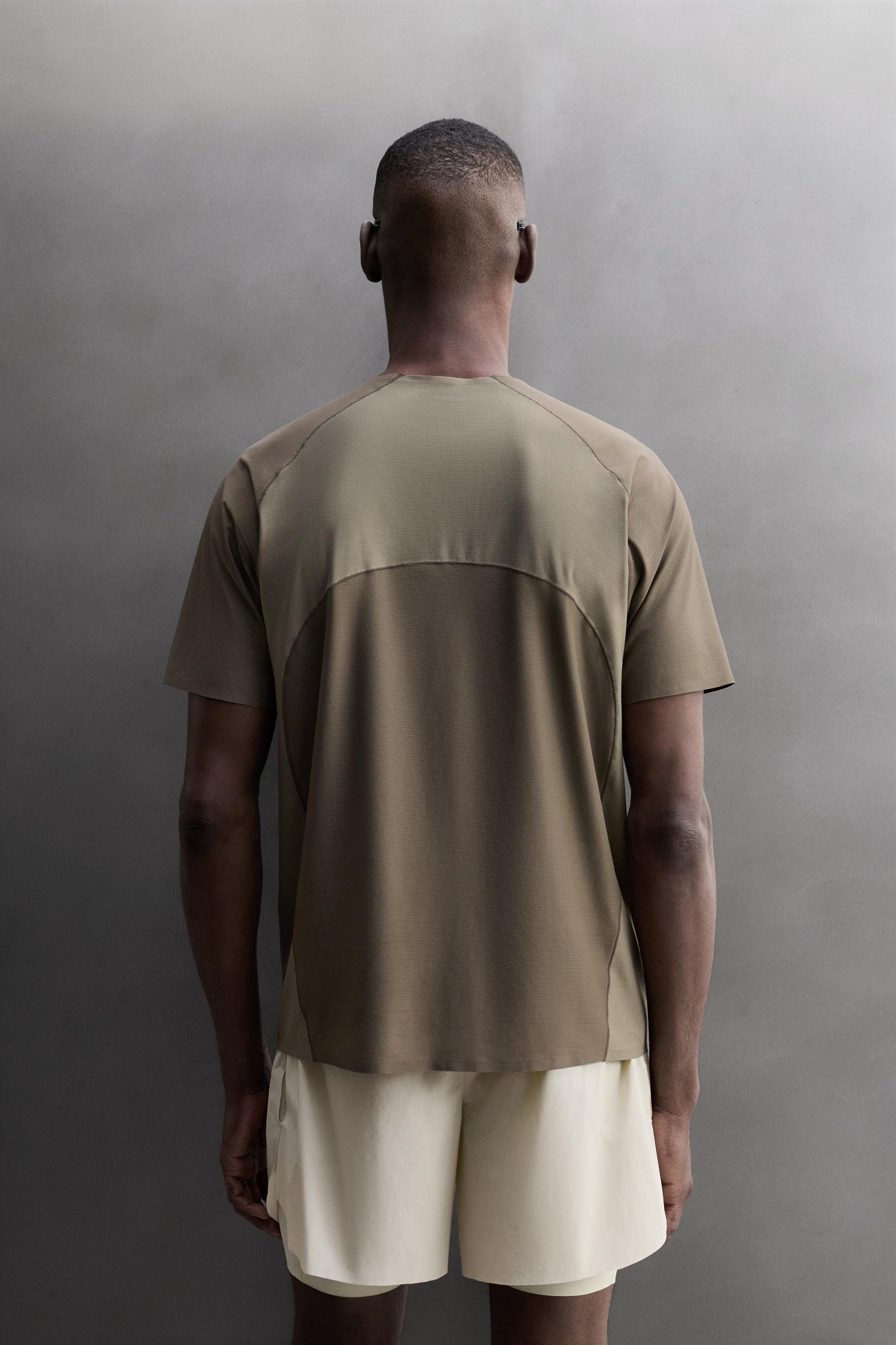 T-SHIRT TÉCNICA ESTRUTURA COLOR BLOCK