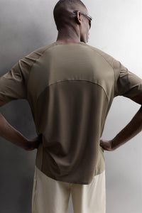 T-SHIRT TÉCNICA ESTRUTURA COLOR BLOCK
