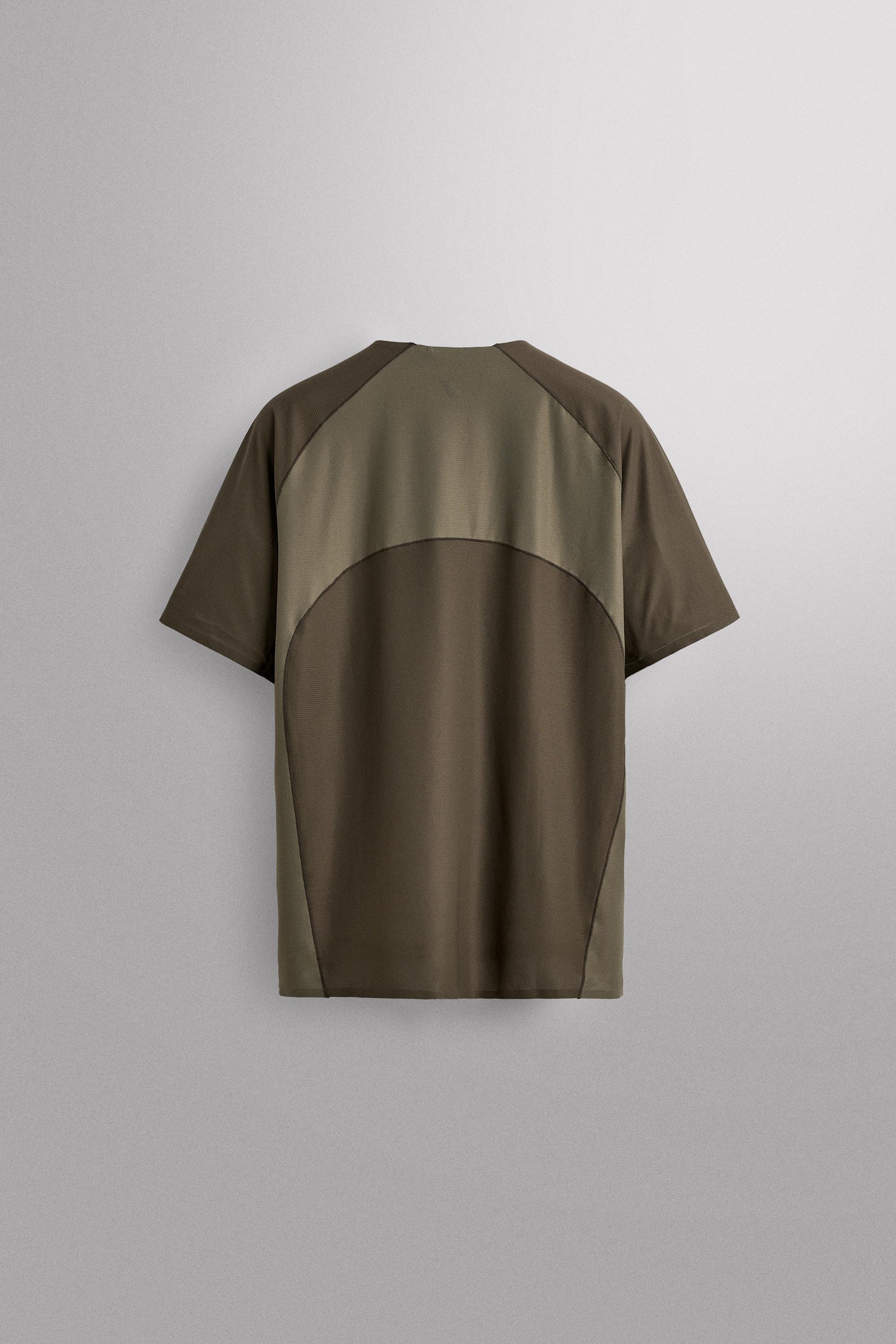 T-SHIRT TÉCNICA ESTRUTURA COLOR BLOCK