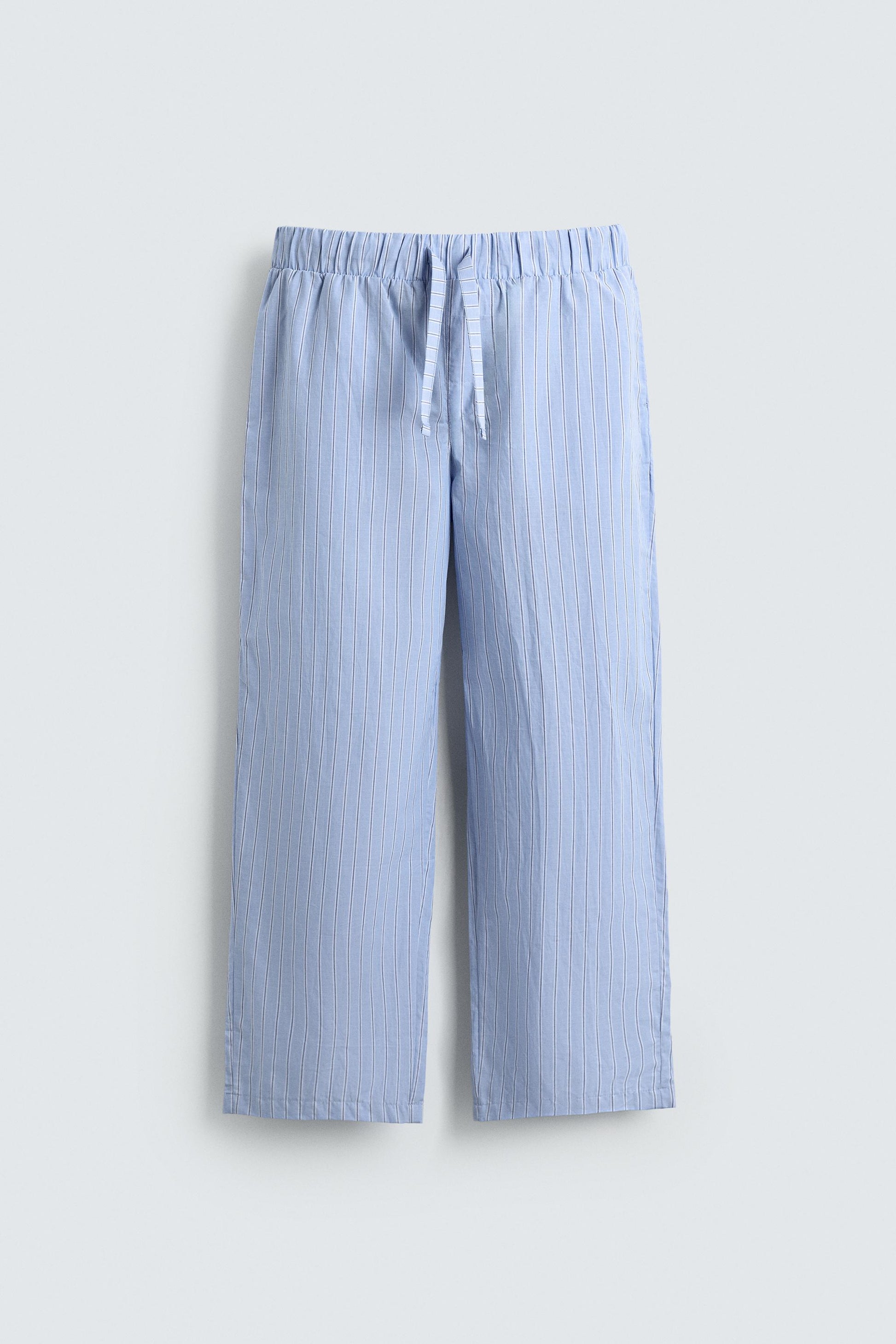 CONJUNTO DE PIJAMA COMBINADO COM CALÇAS ÀS RISCAS