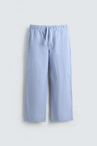 CONJUNTO DE PIJAMA COMBINADO COM CALÇAS ÀS RISCAS