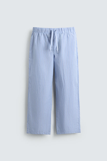 CONJUNTO DE PIJAMA COMBINADO COM CALÇAS ÀS RISCAS