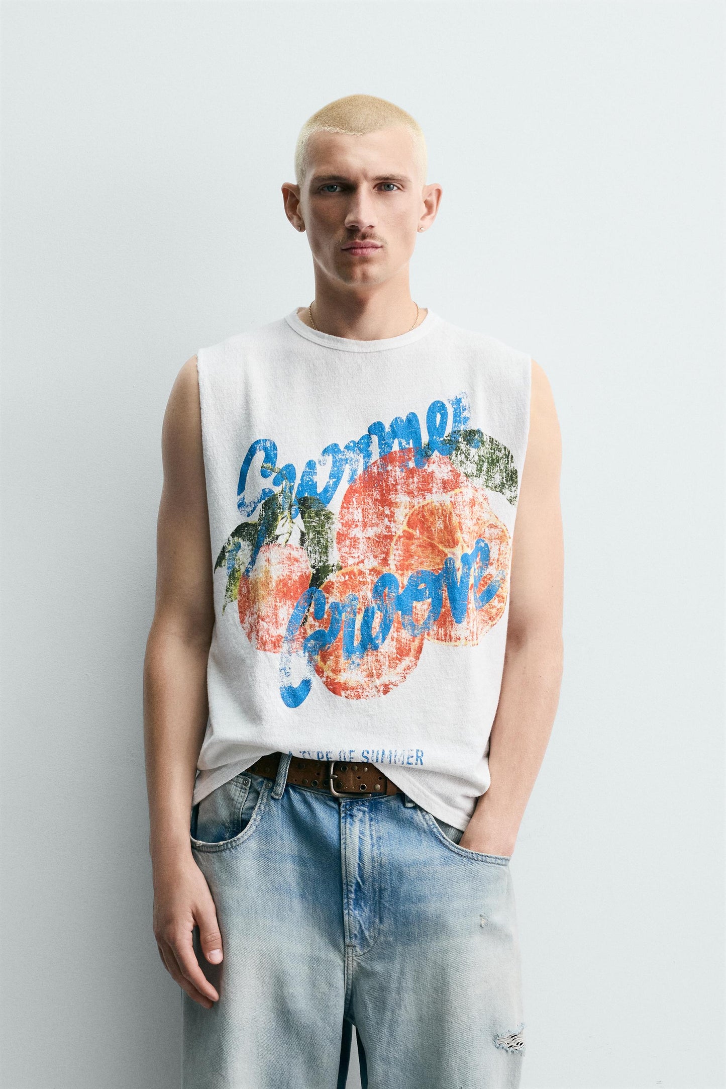 T-SHIRT TANK DE MALHA COM LAVAGEM E ESTAMPADO
