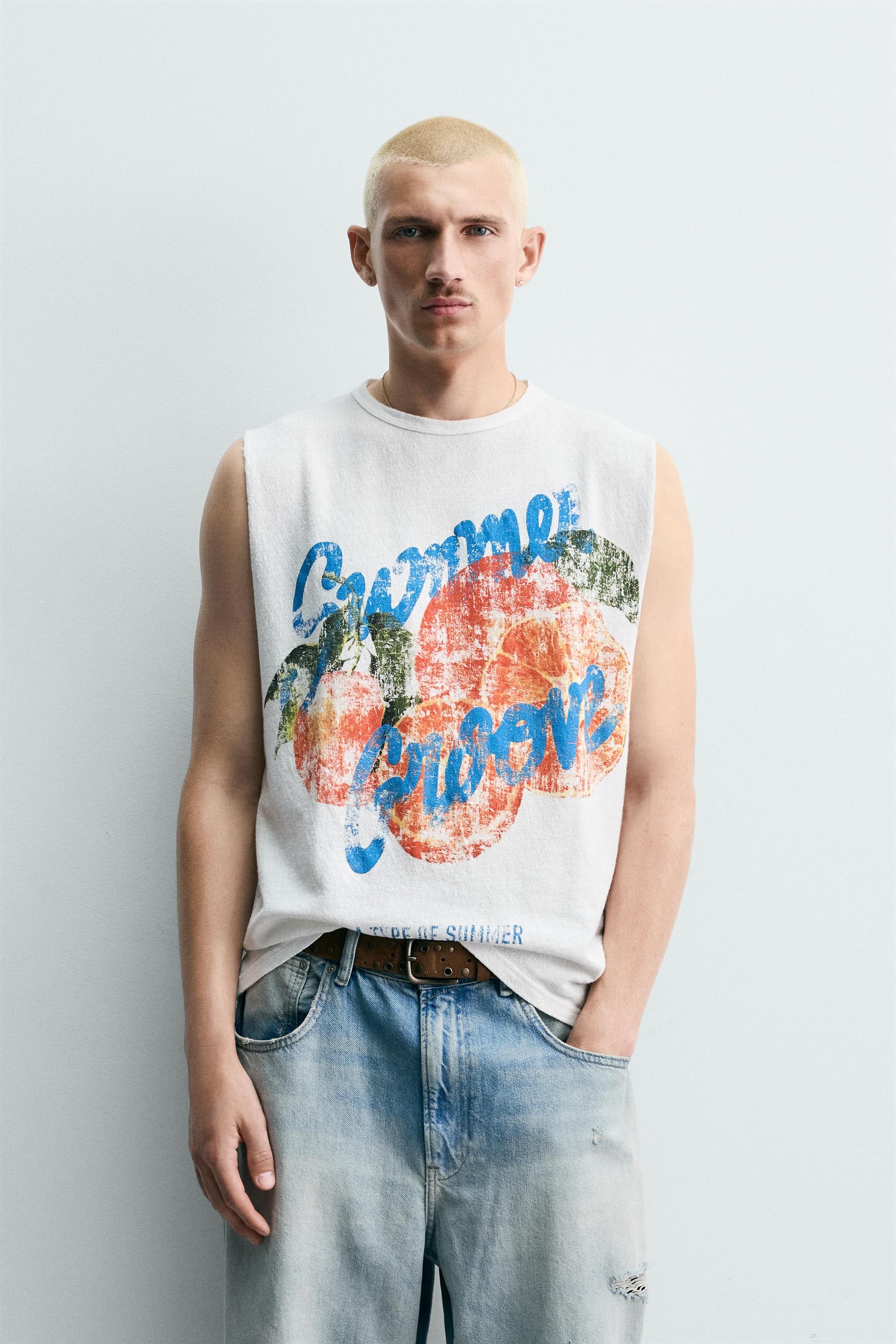 T-SHIRT TANK DE MALHA COM LAVAGEM E ESTAMPADO