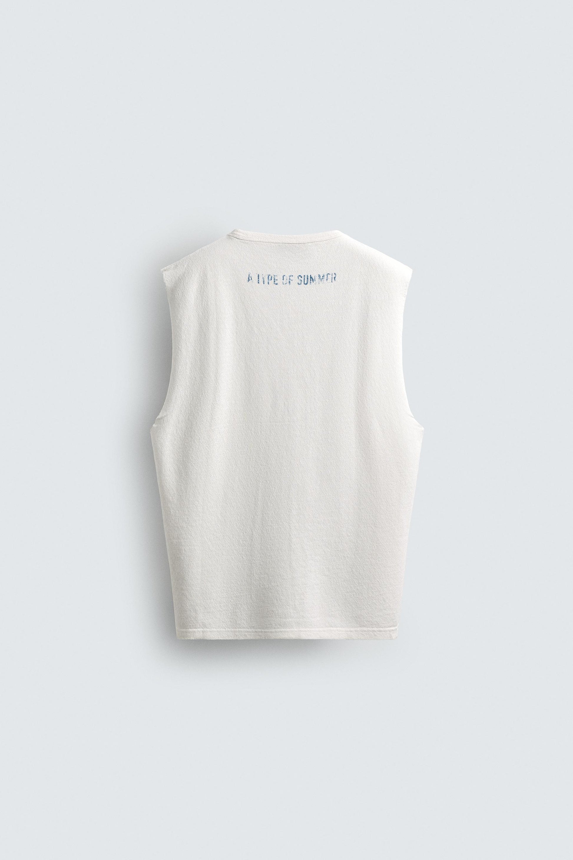 T-SHIRT TANK DE MALHA COM LAVAGEM E ESTAMPADO
