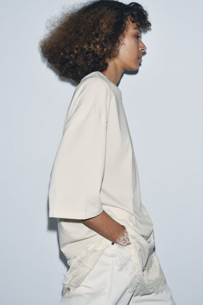 T-SHIRT COMBINADA COM RENDA - Cru