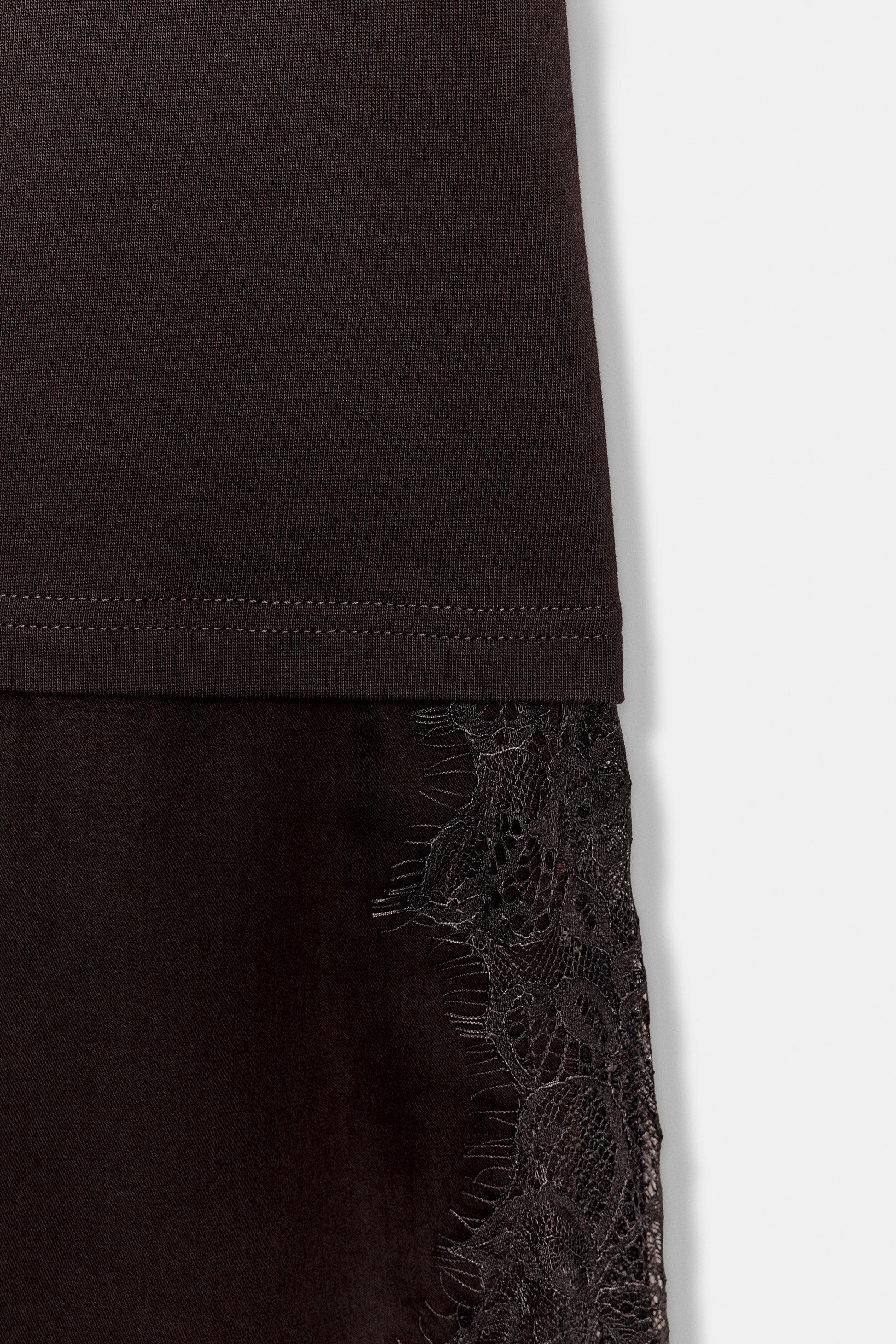 T-SHIRT COMBINADA COM RENDA - Chocolate