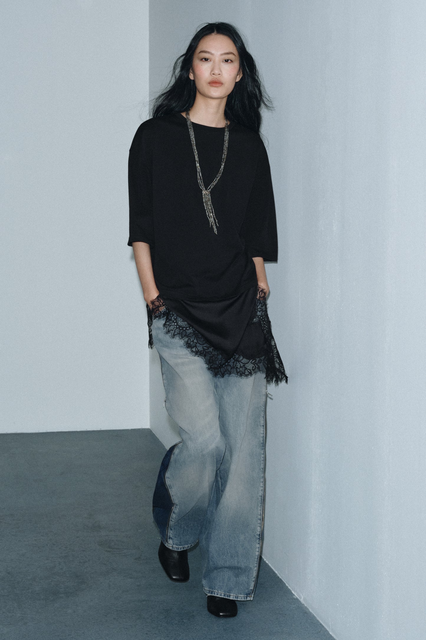 T-SHIRT COMBINADA COM RENDA - Preto