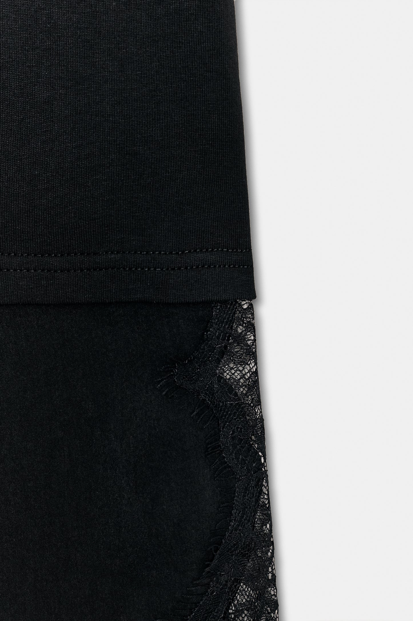 T-SHIRT COMBINADA COM RENDA - Preto