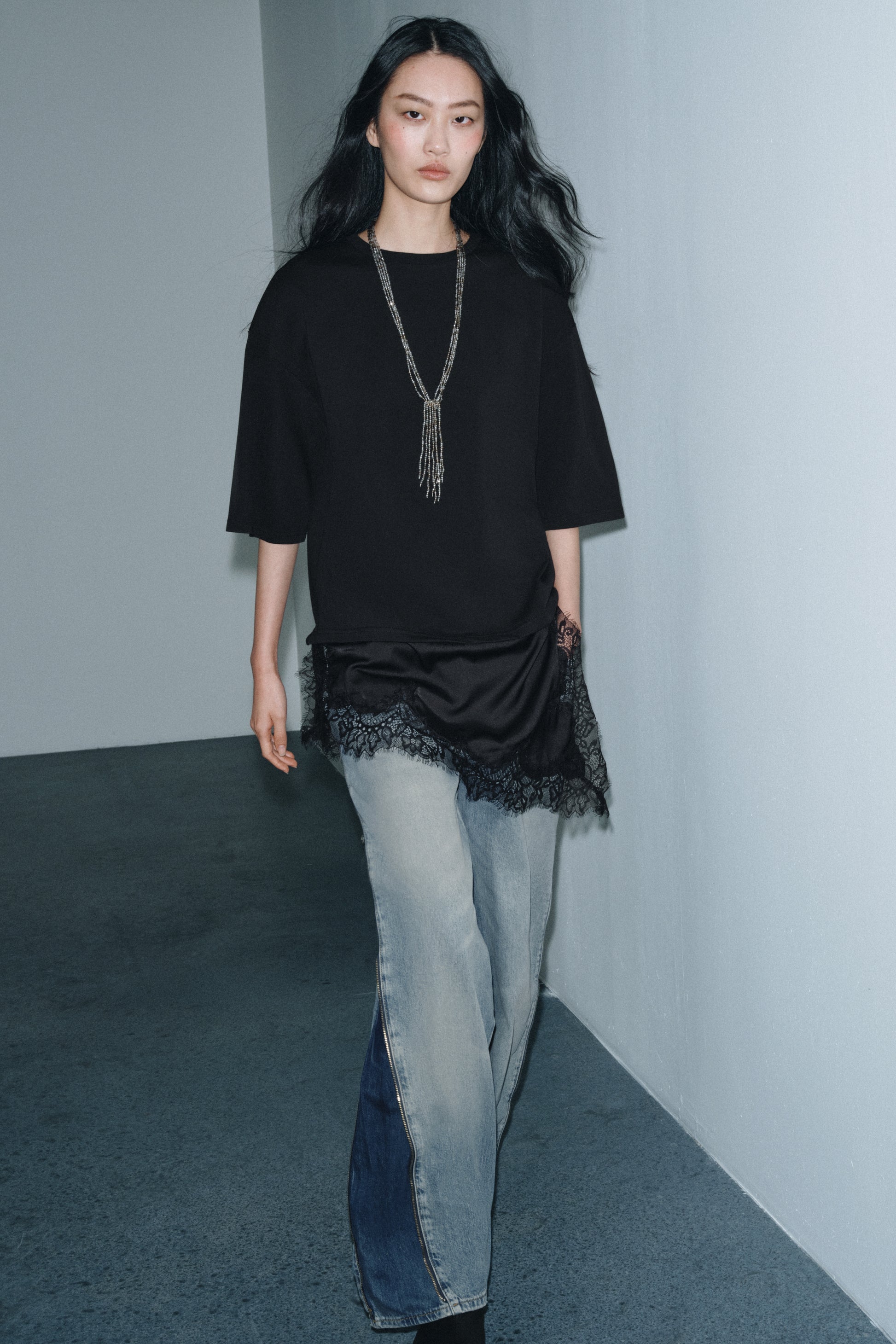 T-SHIRT COMBINADA COM RENDA - Preto