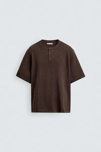 T-SHIRT DE MALHA COM DECOTE DE BOTÕES EM ALGODÃO-LINHO