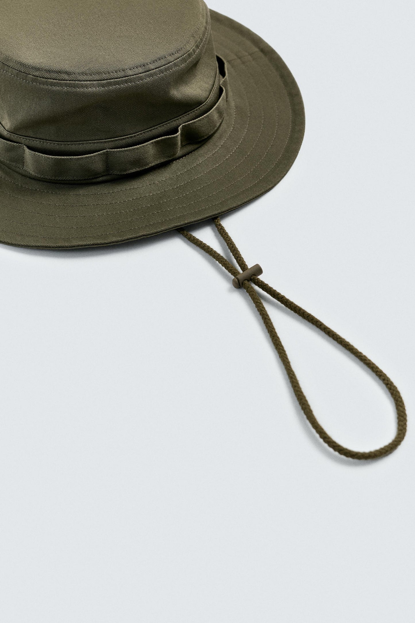 CHAPÉU PARA A CHUVA DE ABA LARGA