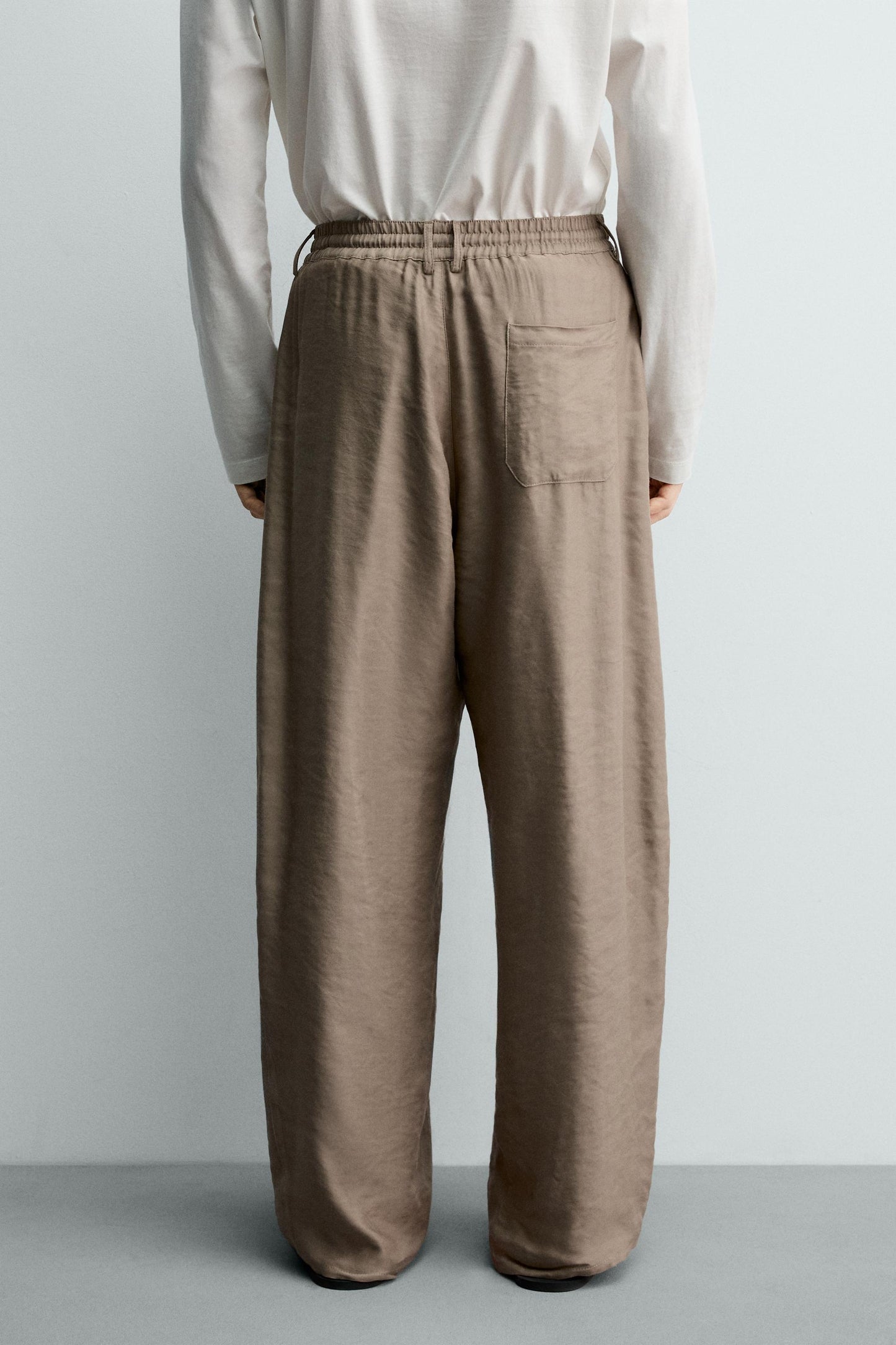 CALÇAS FLUIDAS RELAXED FIT
