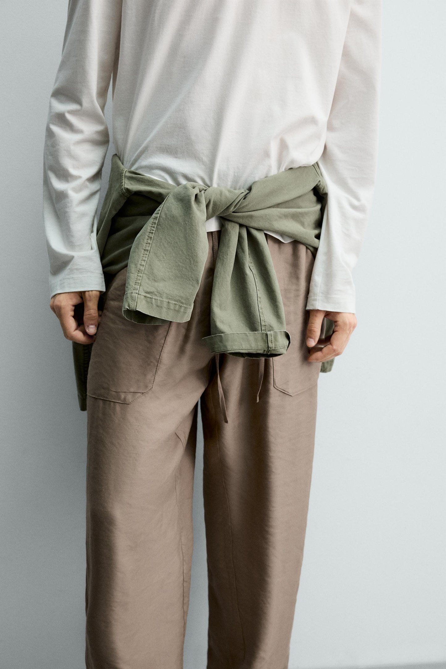 CALÇAS FLUIDAS RELAXED FIT