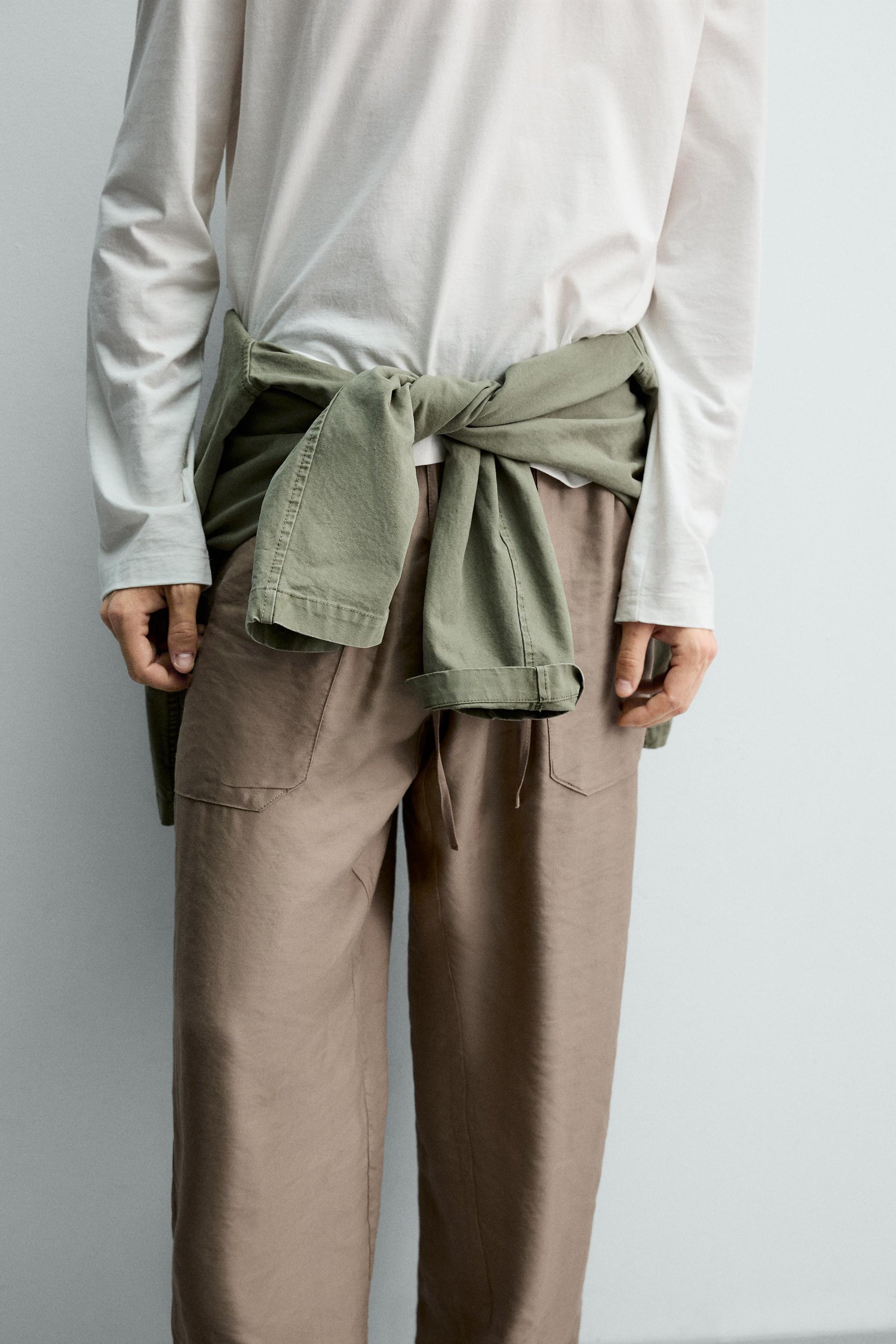 CALÇAS FLUIDAS RELAXED FIT