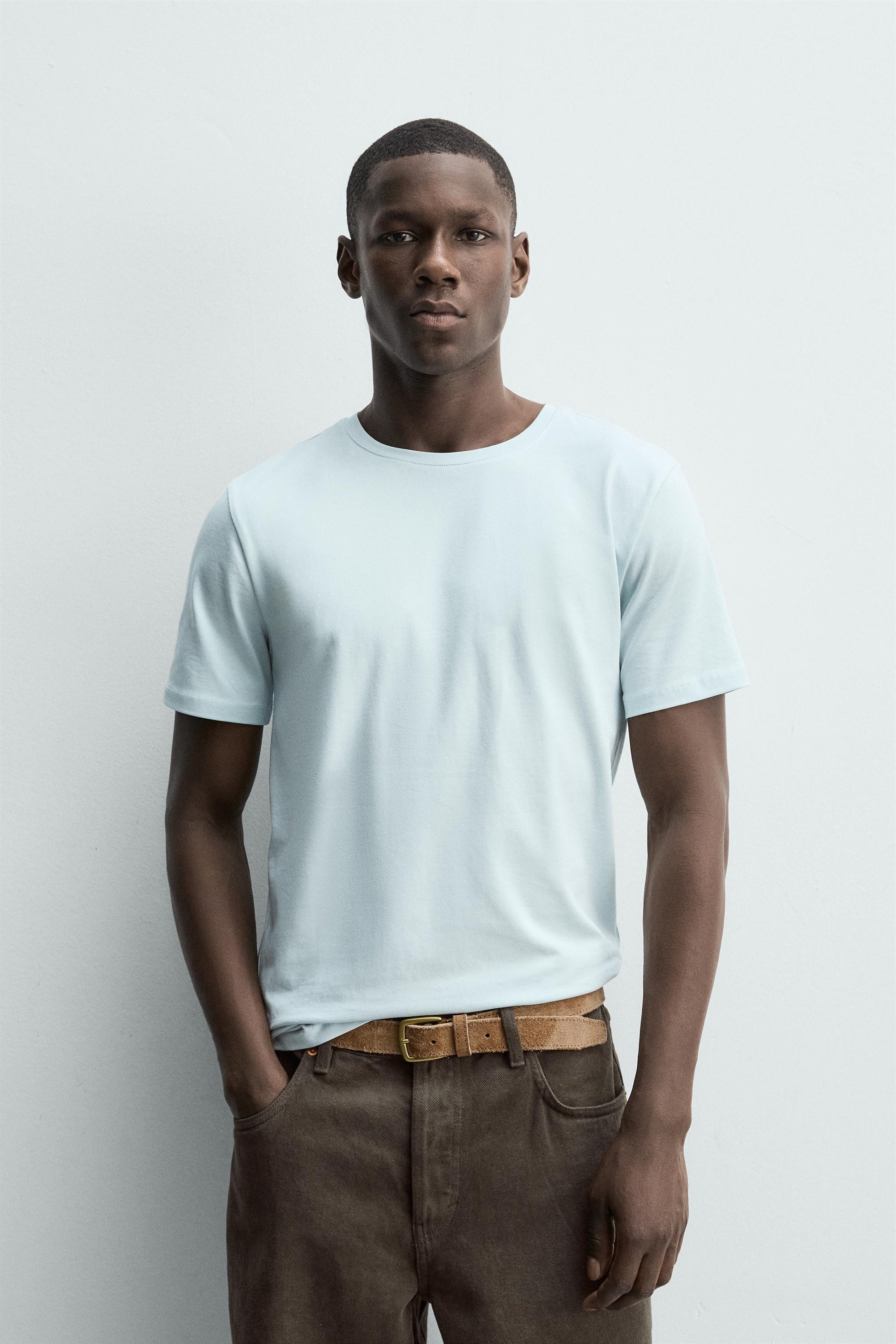 T-SHIRT SLIM FIT BÁSICA /01