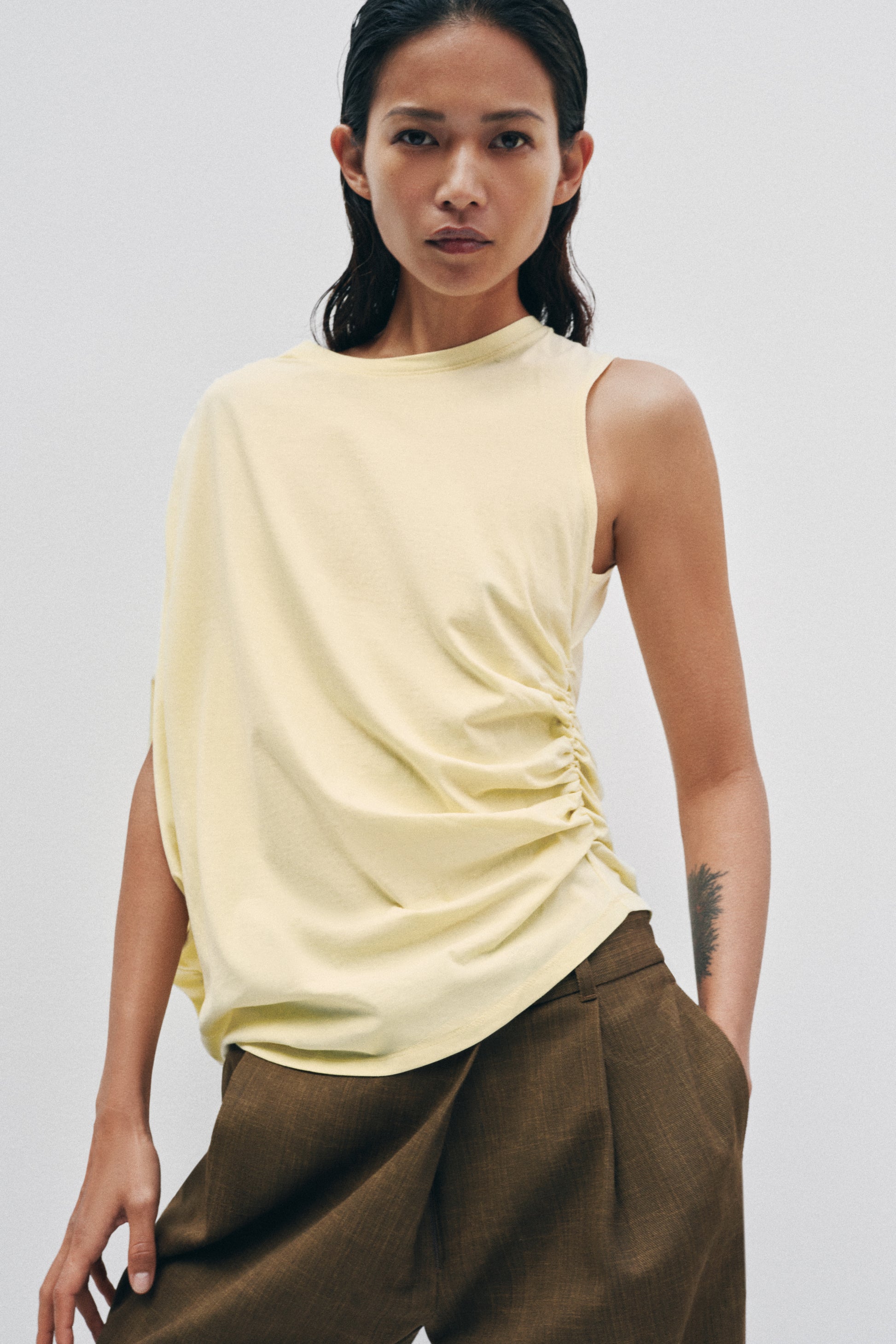 TOP ASSIMÉTRICO DRAPEADO - Amarelo