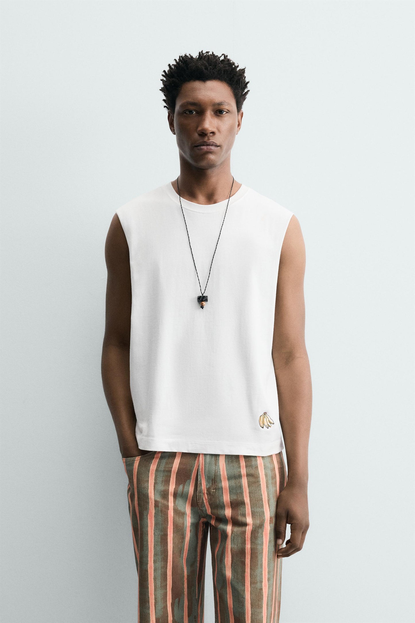 T-SHIRT DE ALÇAS COM BORDADO DE BANANAS