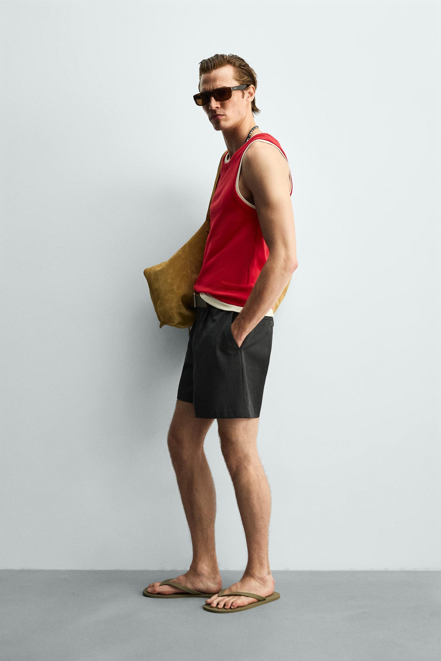 T-SHIRT TANK COM NERVURAS DUPLAS
