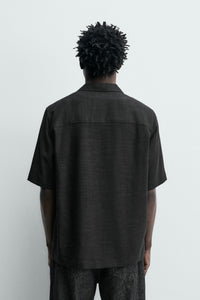 CAMISA FLUIDA COM ESTRUTURA