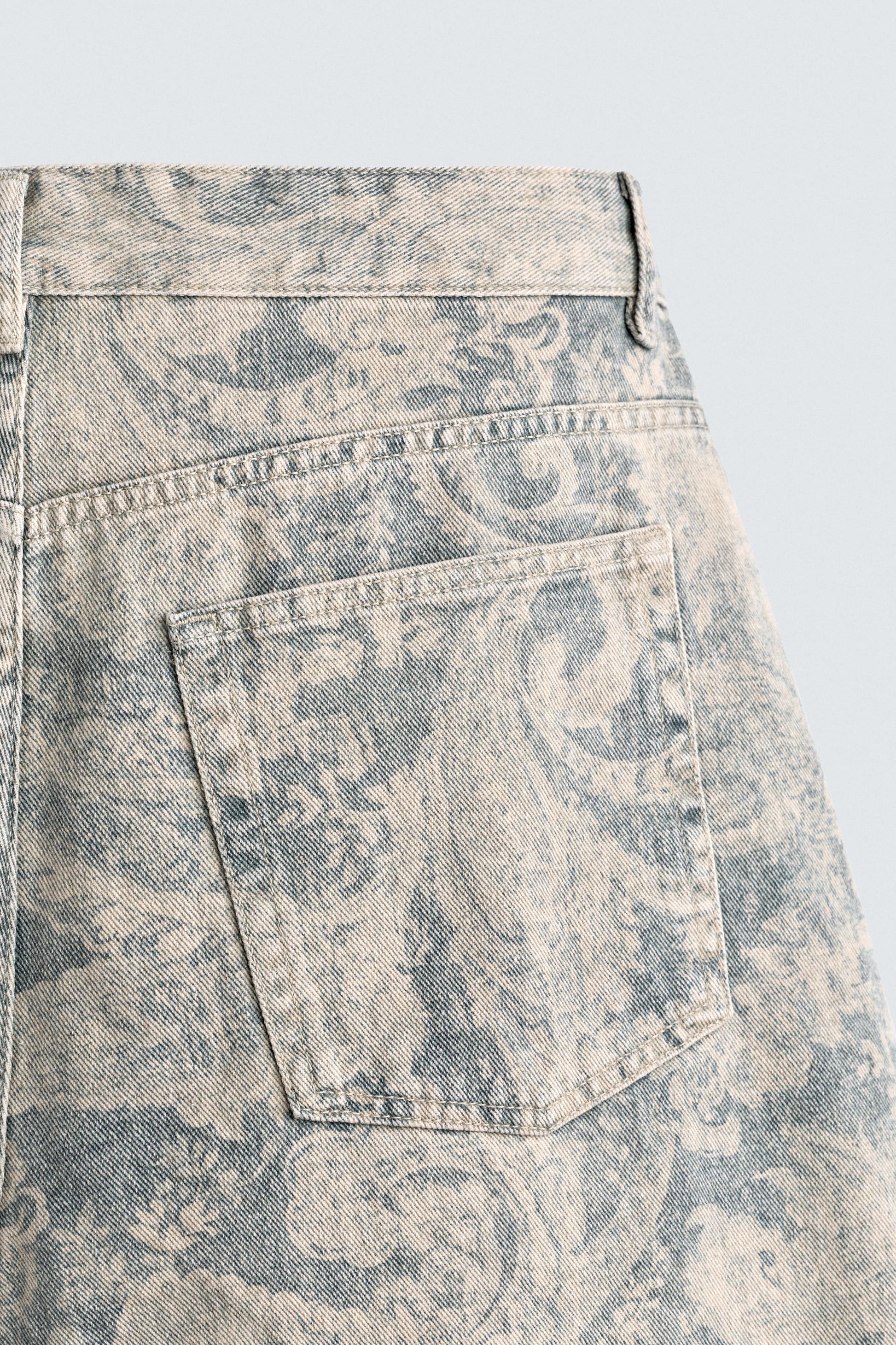 CALÇÕES BERMUDA BAGGY FIT COM ESTAMPADO PAISLEY