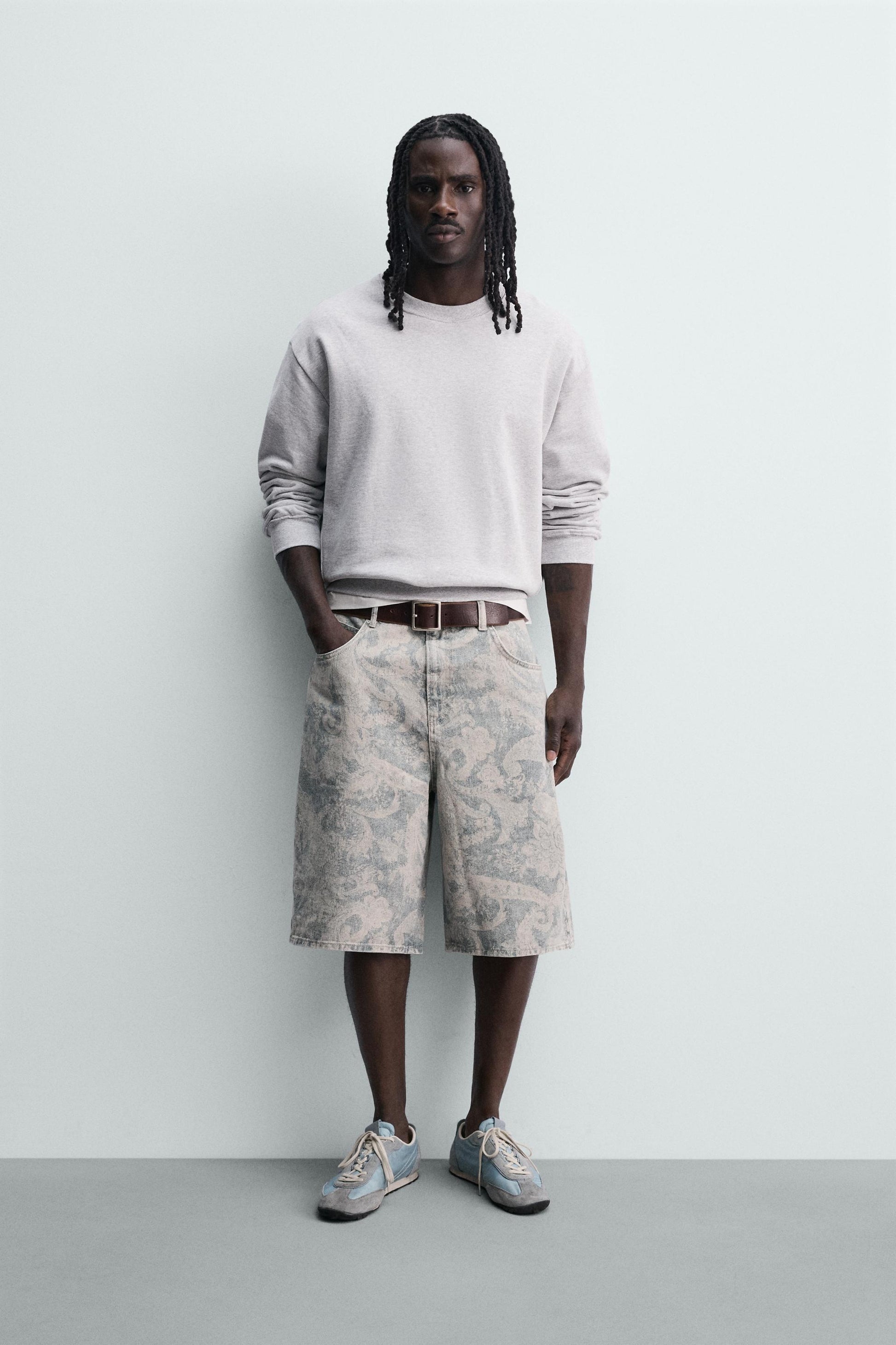 CALÇÕES BERMUDA BAGGY FIT COM ESTAMPADO PAISLEY
