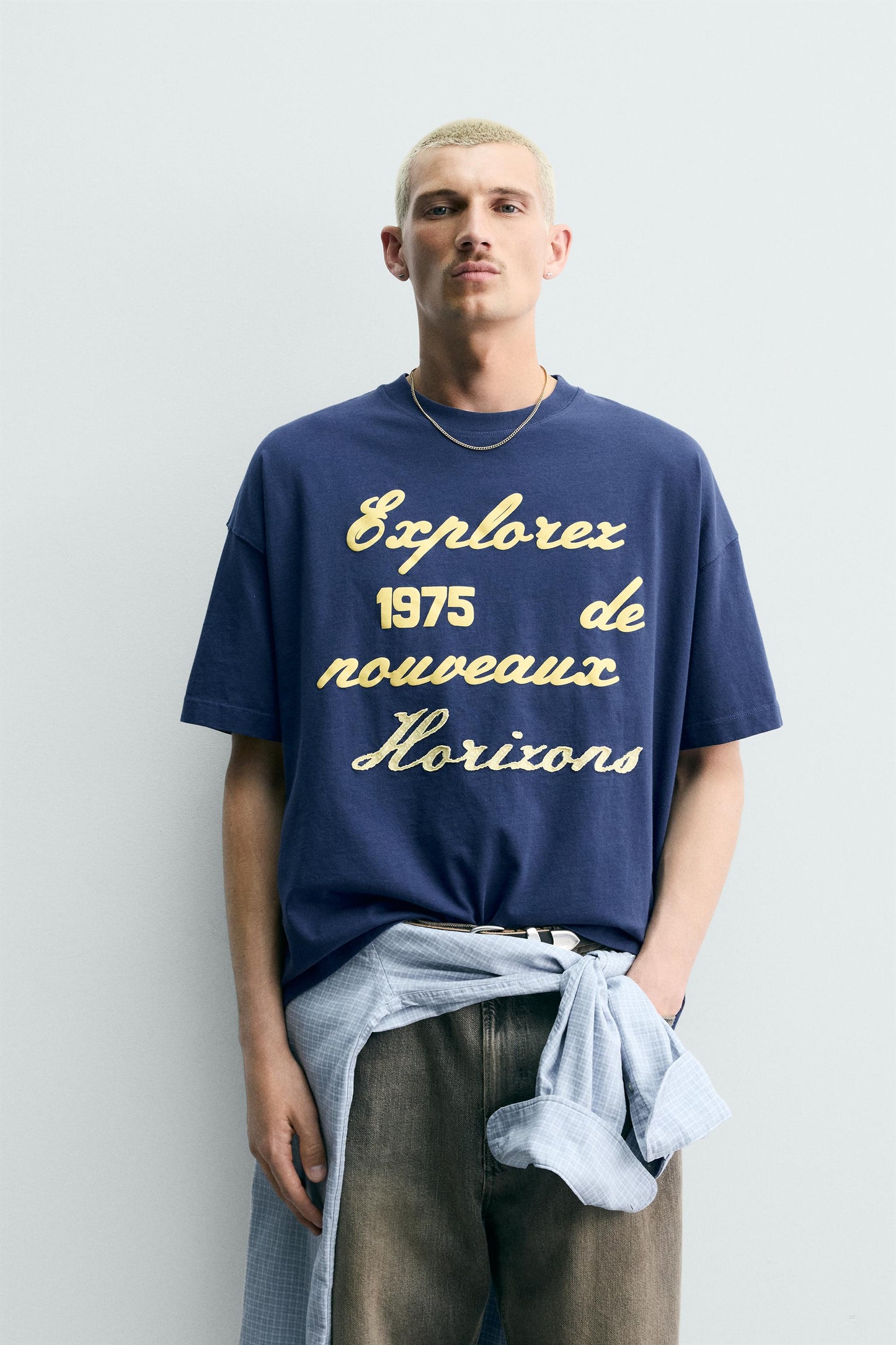 T-SHIRT BORDADO ESTAMPADO COMBINADOS