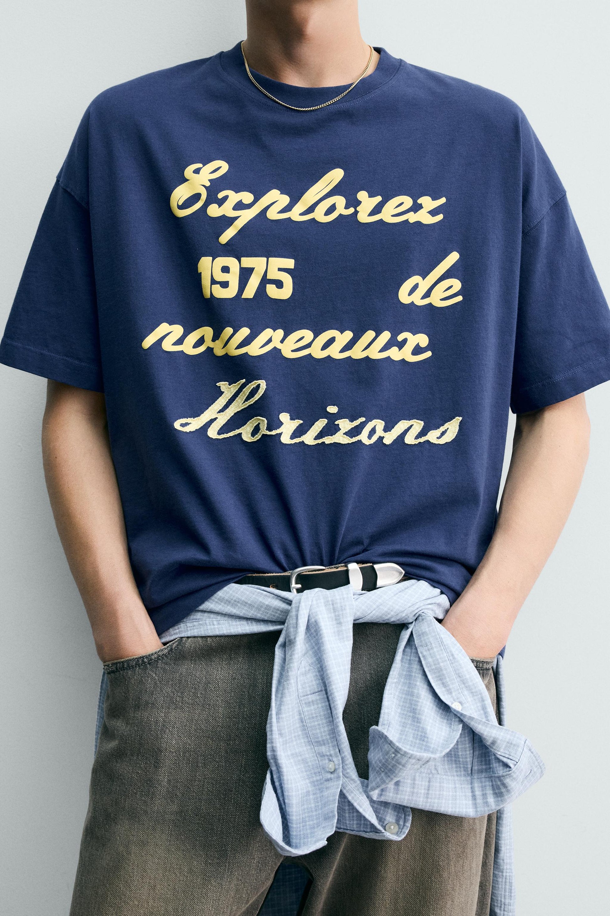 T-SHIRT BORDADO ESTAMPADO COMBINADOS