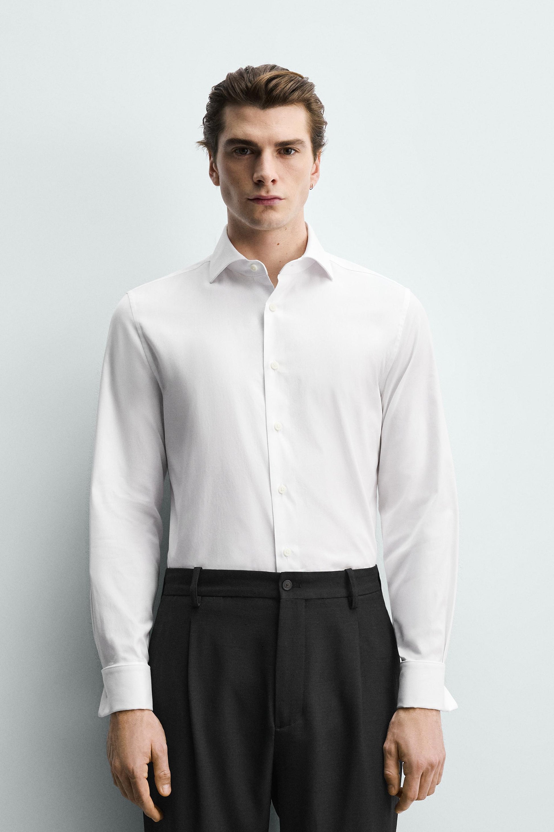 CAMISA SLIM FIT PUNHO COM BOTÃO