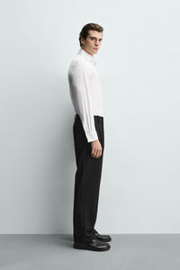 CAMISA SLIM FIT PUNHO COM BOTÃO