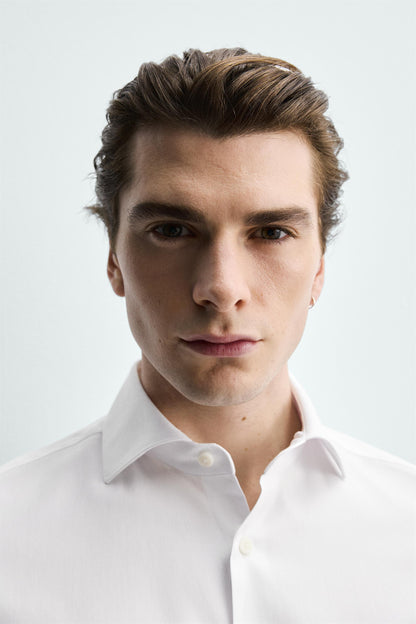 CAMISA SLIM FIT PUNHO COM BOTÃO