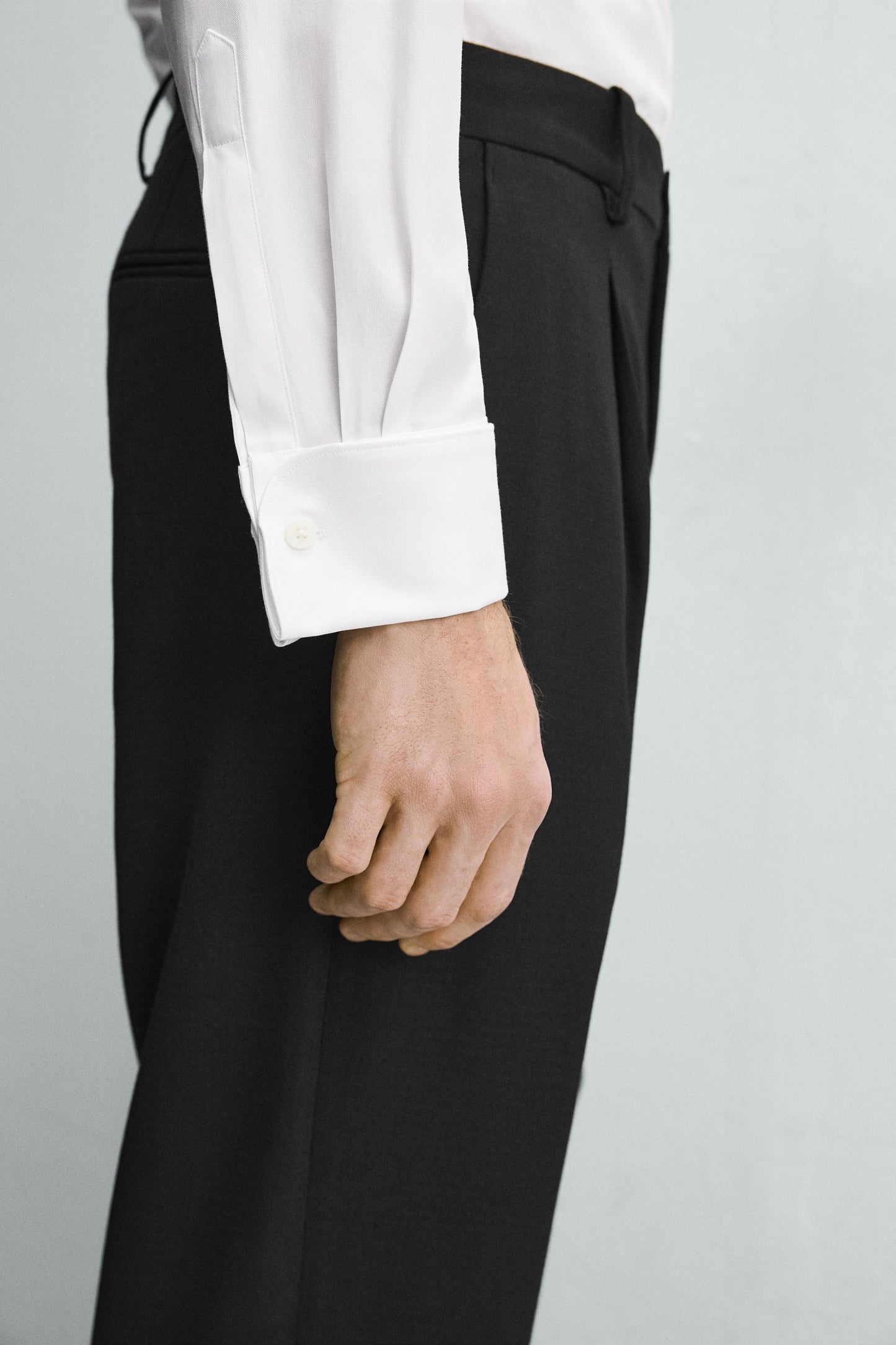 CAMISA SLIM FIT PUNHO COM BOTÃO