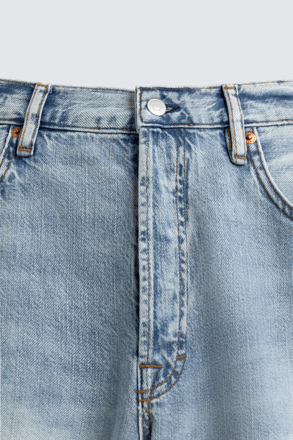 JEANS LEVES REGULAR FIT