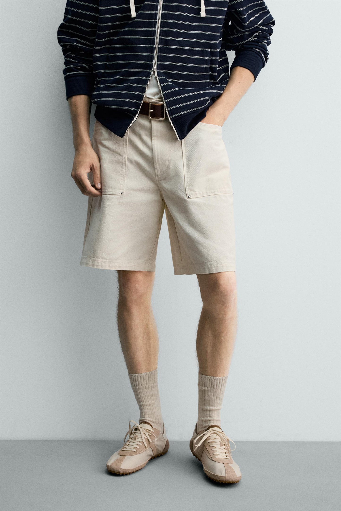 CALÇÕES BERMUDA STRAIGHT FIT COM BOLSOS