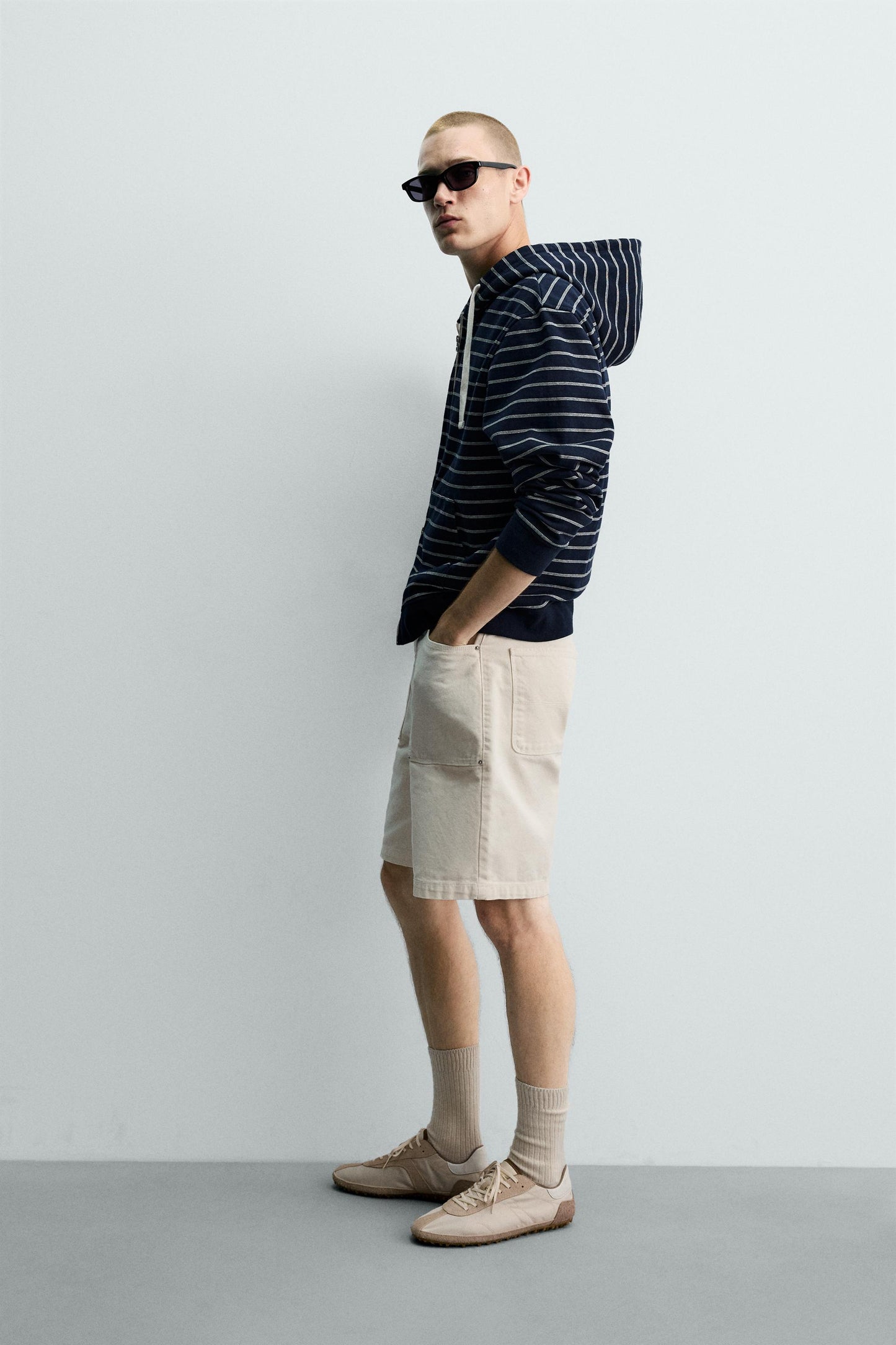 CALÇÕES BERMUDA STRAIGHT FIT COM BOLSOS