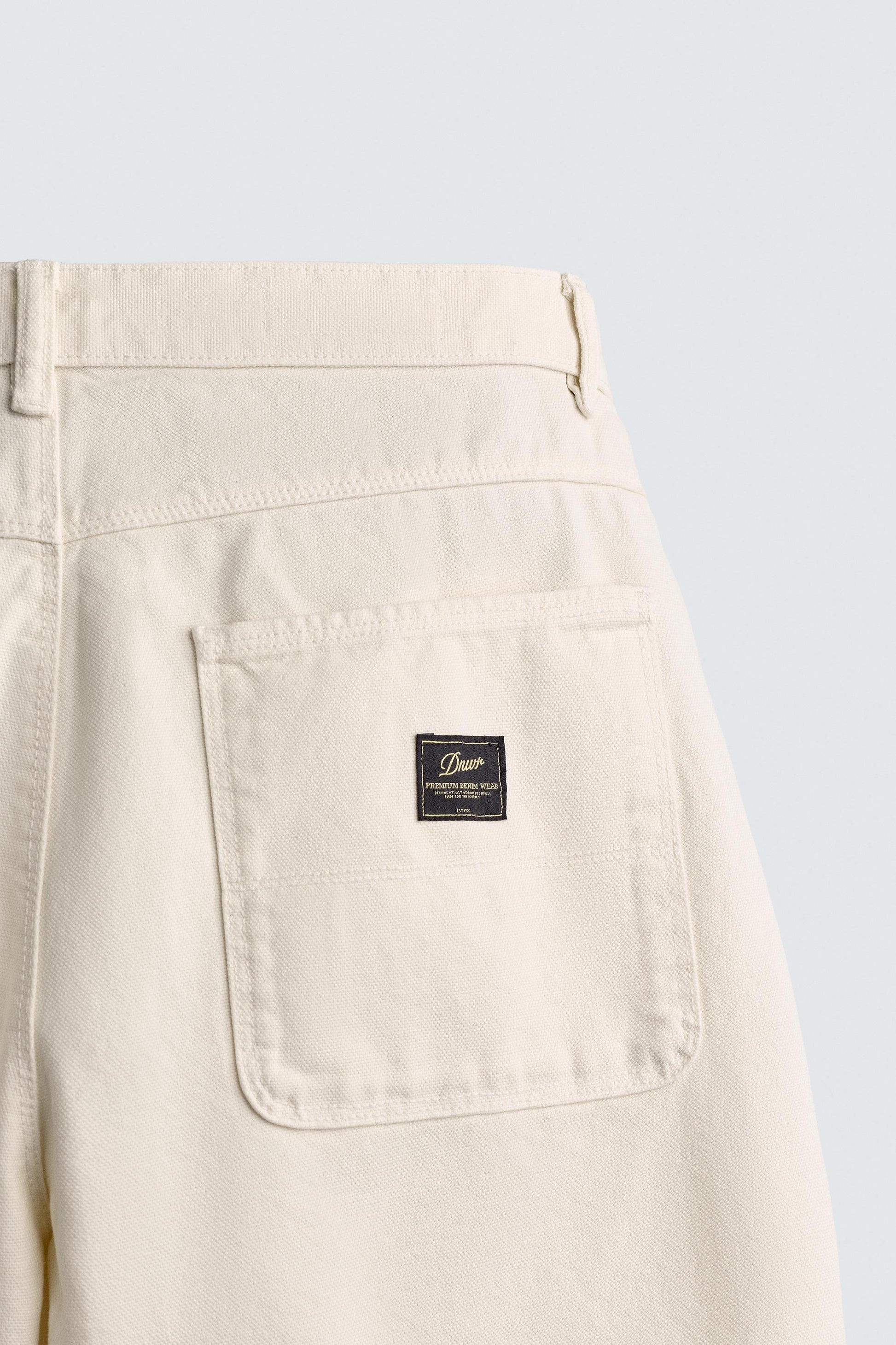 CALÇÕES BERMUDA STRAIGHT FIT COM BOLSOS