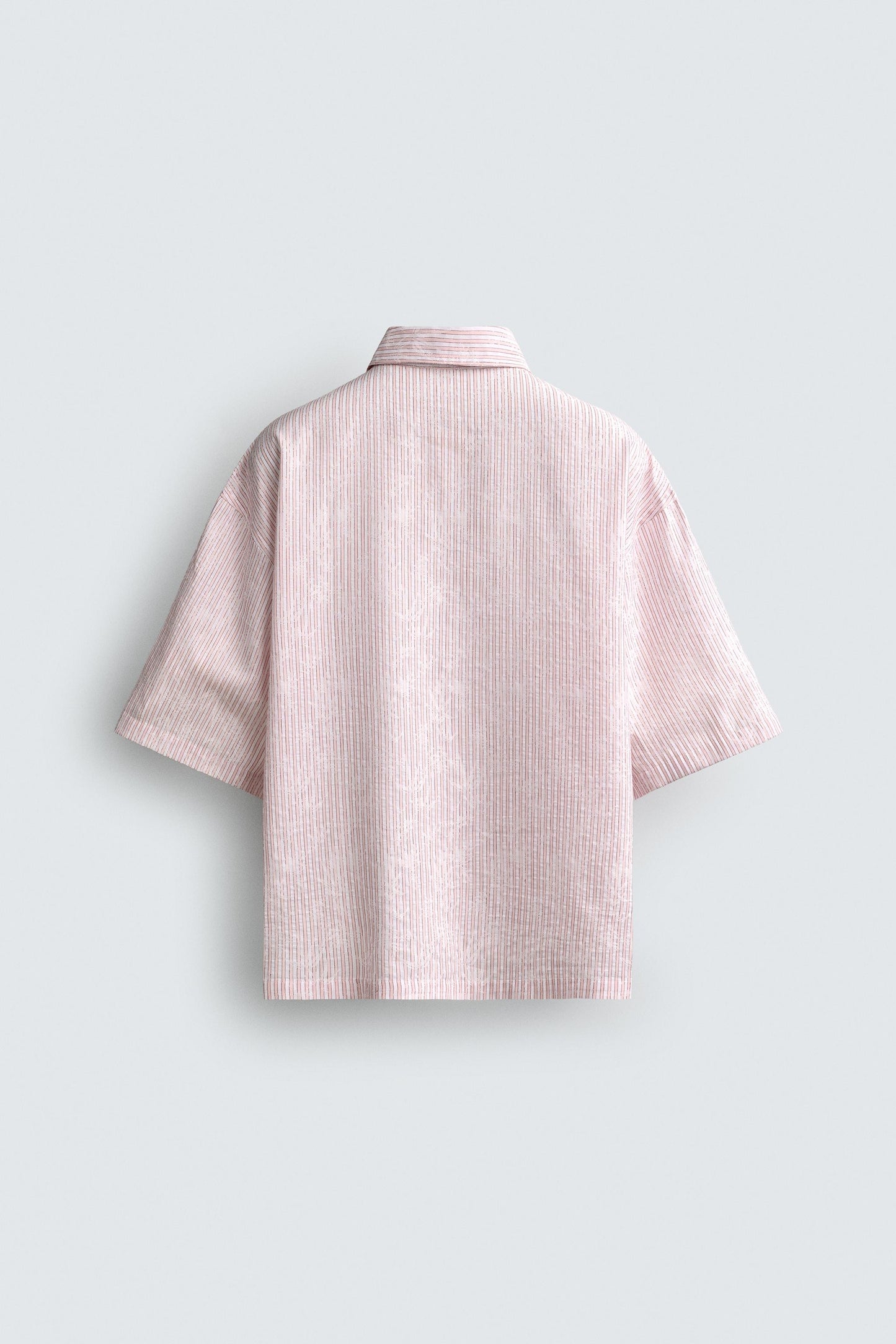 CAMISA JACQUARD COM RELEVO ÀS RISCAS