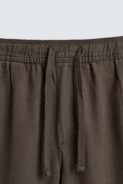 CALÇAS RELAXED FIT COM ESTRUTURA