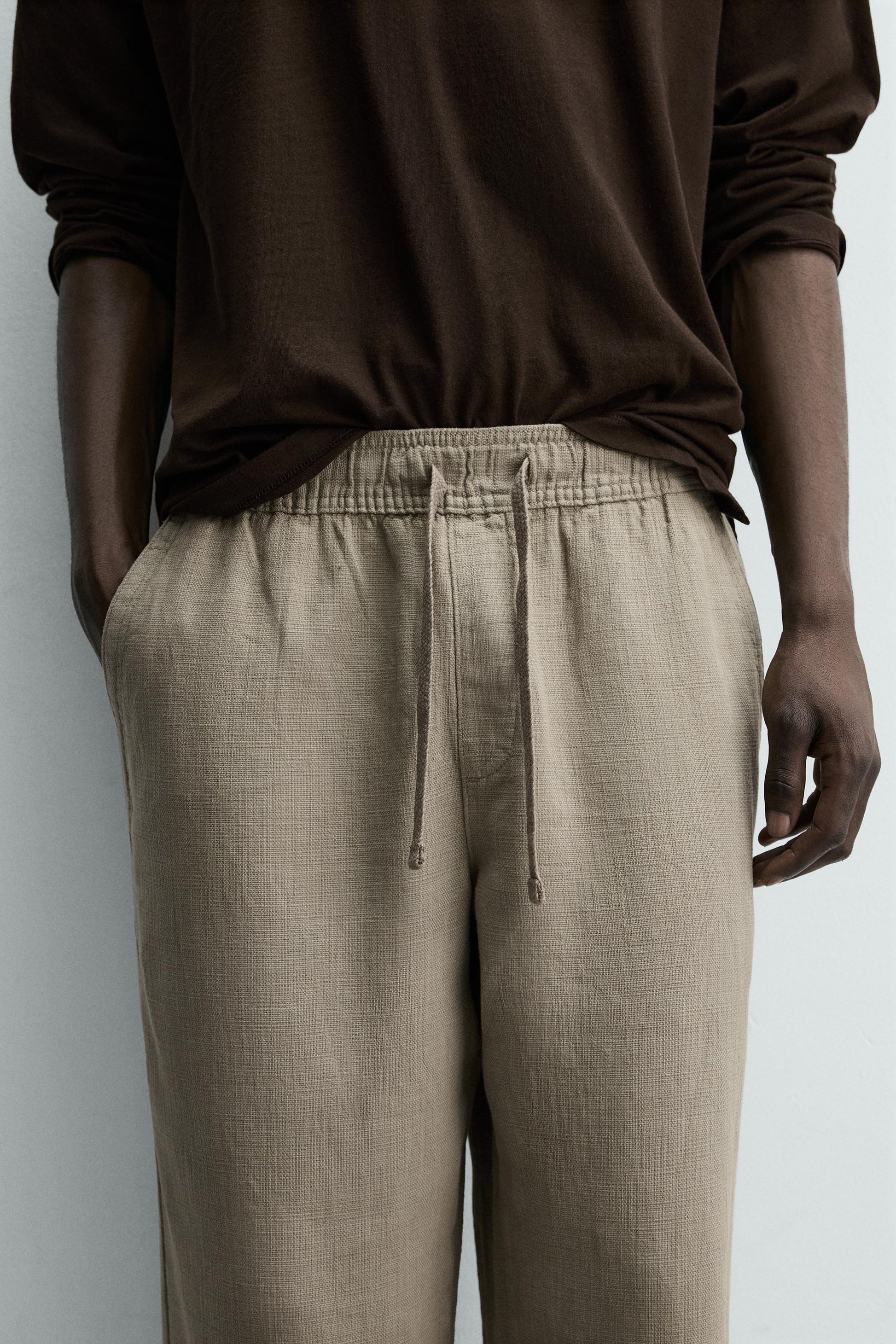 CALÇAS RELAXED FIT COM ESTRUTURA