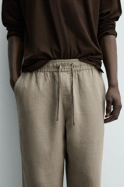 CALÇAS RELAXED FIT COM ESTRUTURA