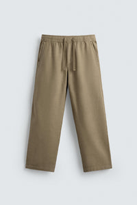 CALÇAS RELAXED FIT COM ESTRUTURA