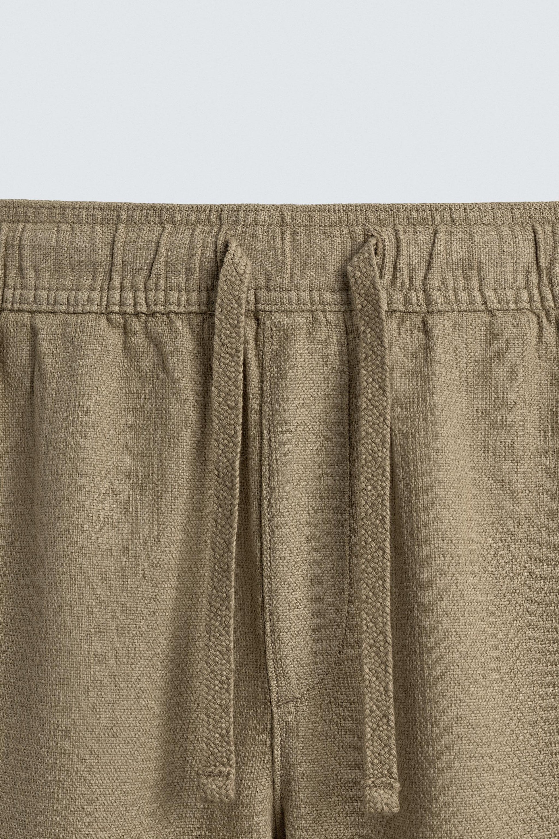 CALÇAS RELAXED FIT COM ESTRUTURA