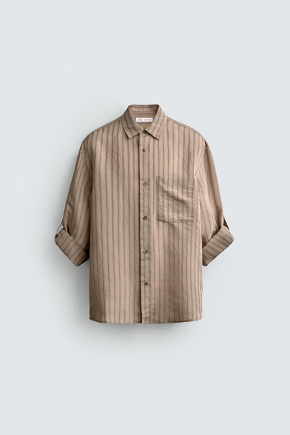 CAMISA ÀS RISCAS COM PRESILHA NA MANGA