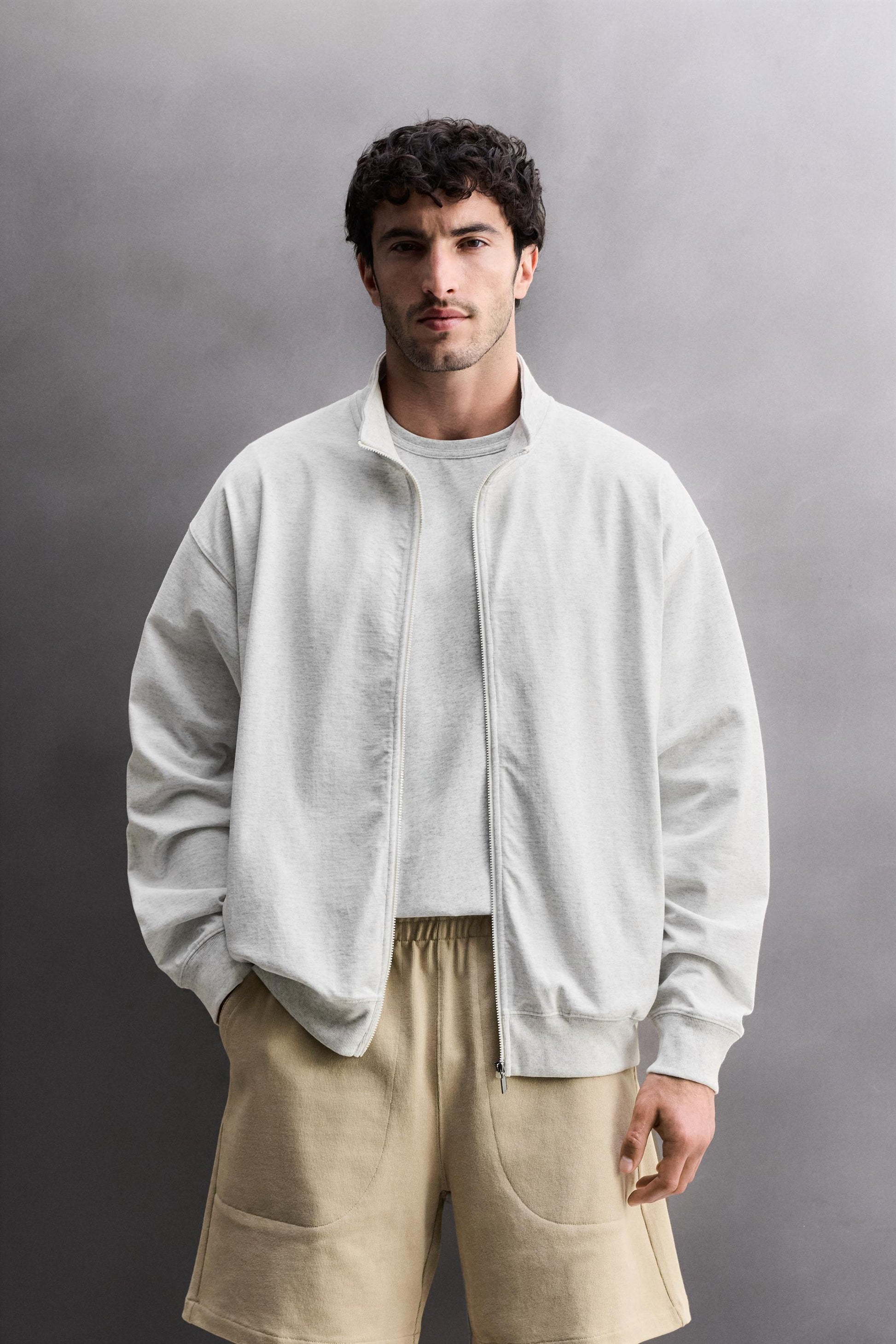 SWEATSHIRT RELAX FIT COM FECHO DE CORRER