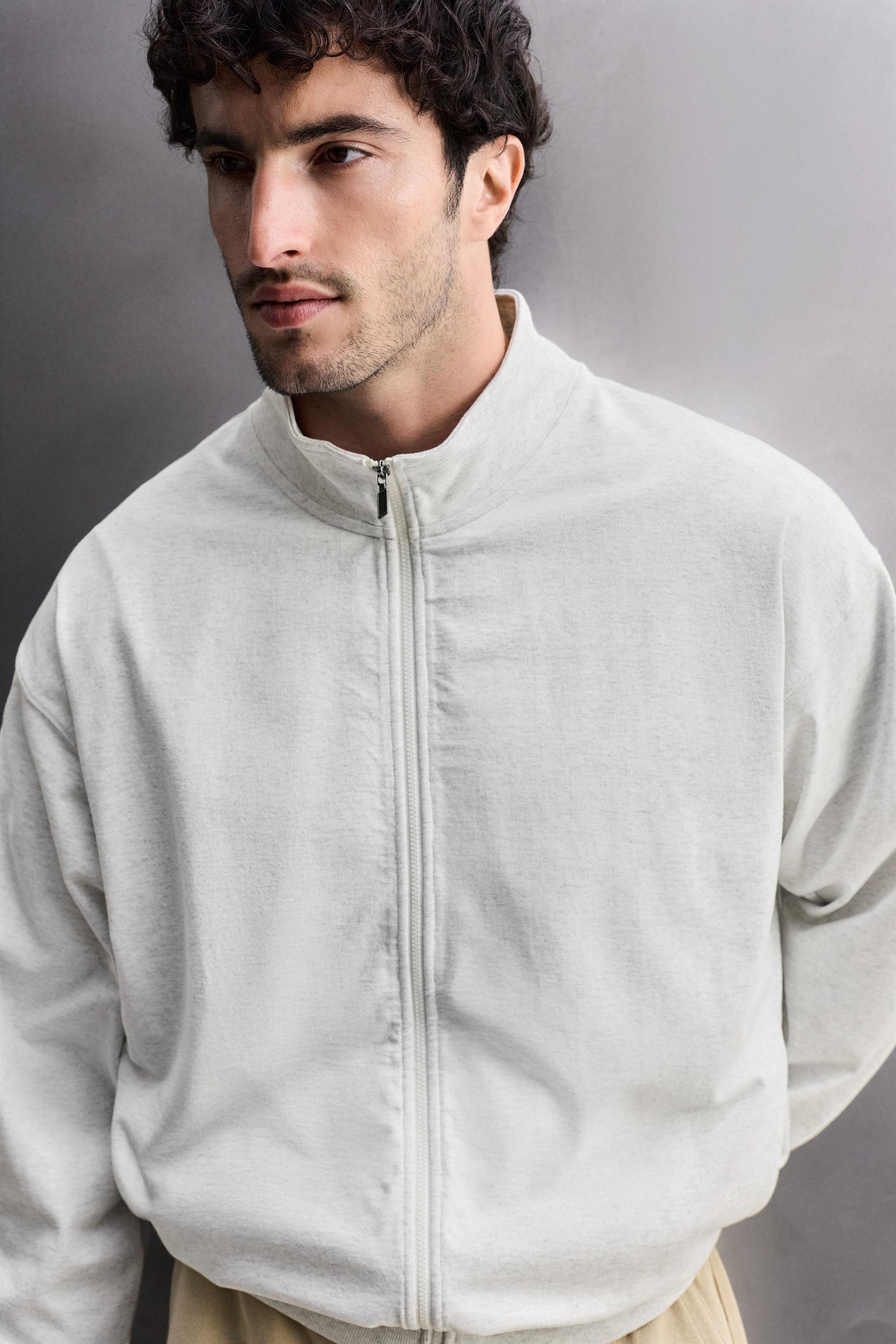 SWEATSHIRT RELAX FIT COM FECHO DE CORRER