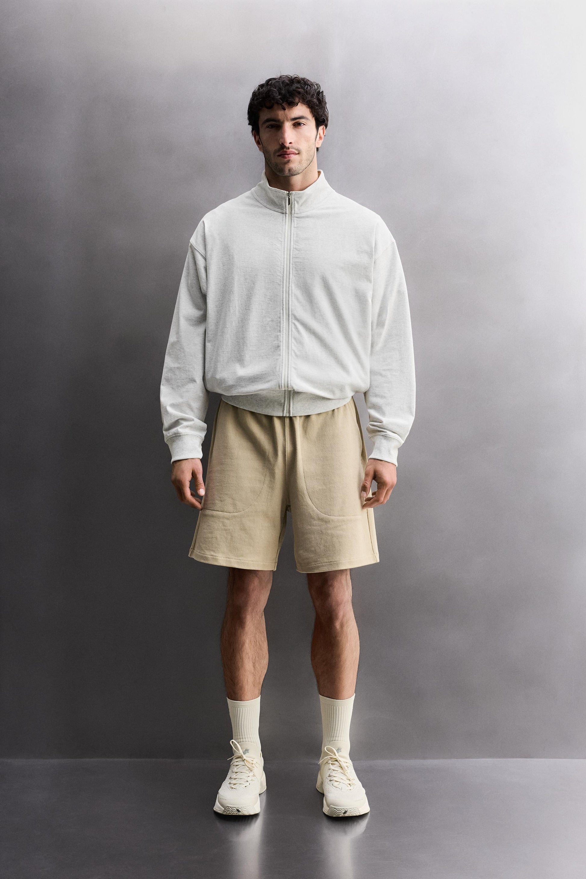 SWEATSHIRT RELAX FIT COM FECHO DE CORRER