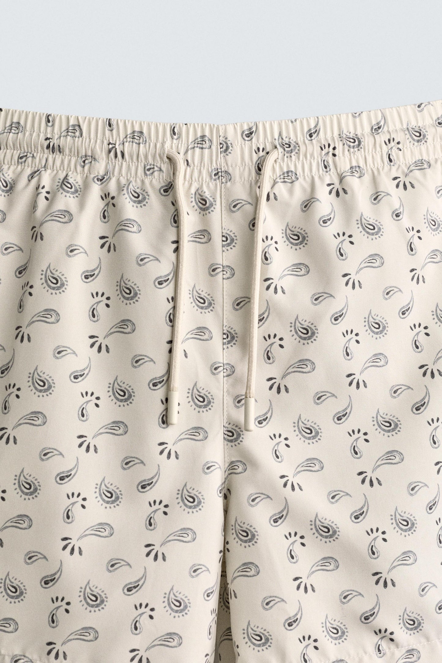 CALÇÕES DE BANHO MÉDIOS COM ESTAMPADO PAISLEY