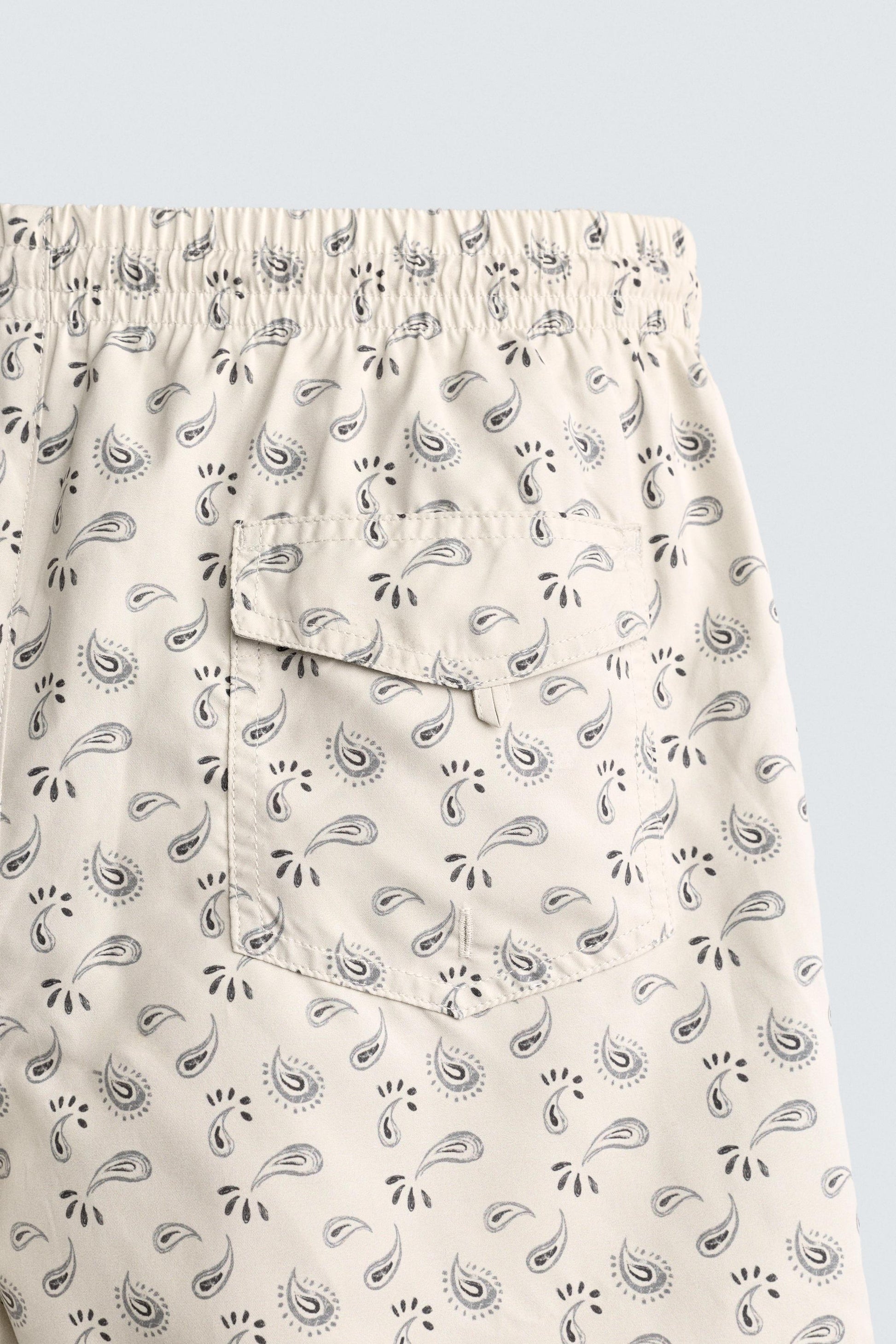 CALÇÕES DE BANHO MÉDIOS COM ESTAMPADO PAISLEY