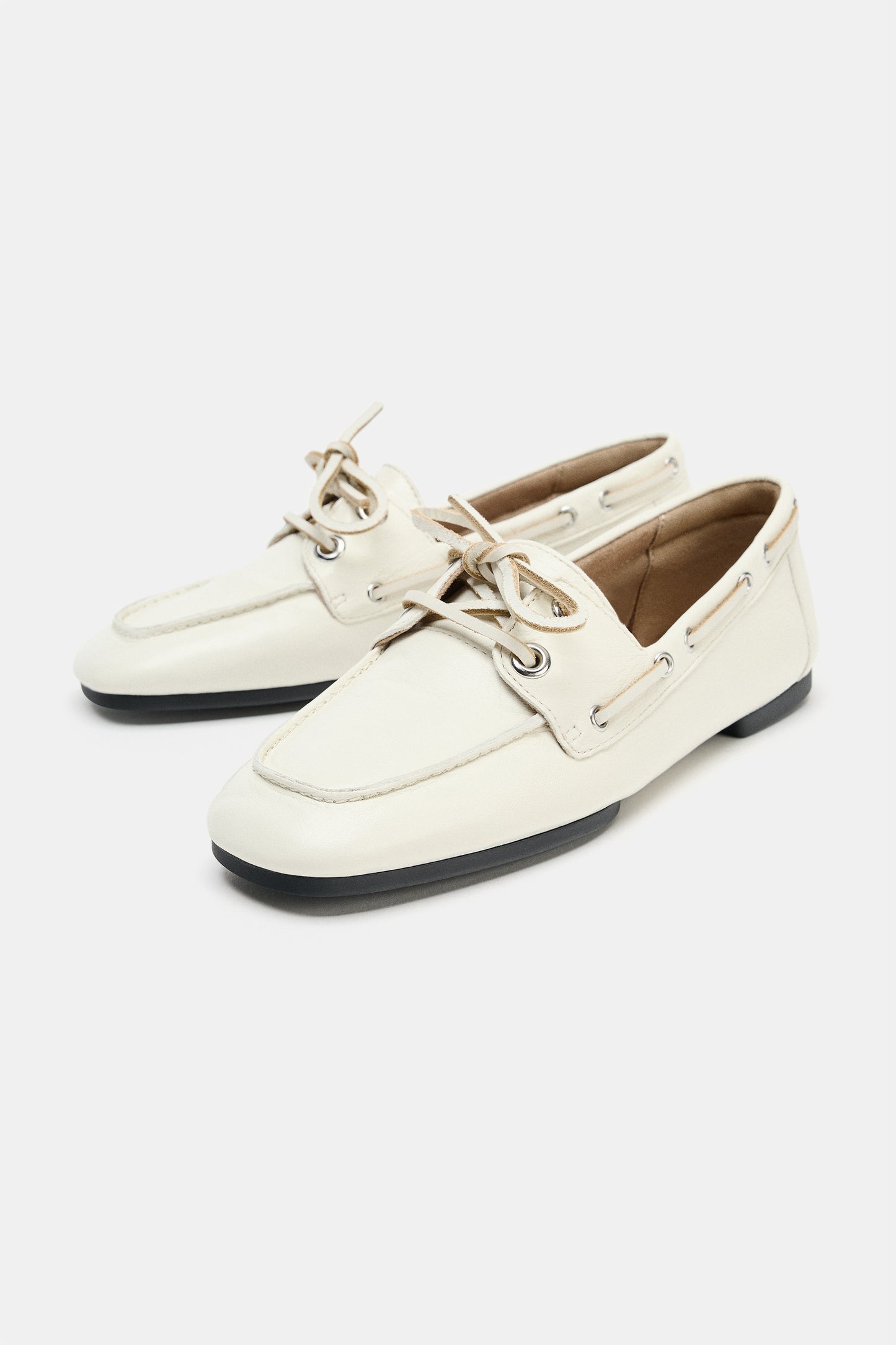 MOCASSINS DE PELE COM ATACADORES - Branco-cru